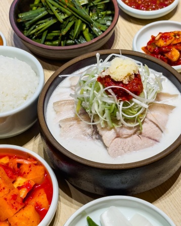 거대돼지국밥 , 부산광역시 해운대구 달맞이길 16-2