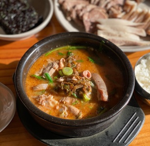 한국인의 소울푸드, 인생 순댓국 맛집 BEST 5 매거진에 대한 사진입니다.