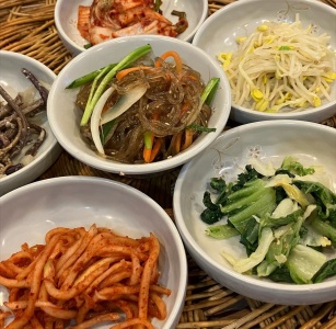 정성이 깃든 밥상, 서울 가성비 백반 맛집 5곳 매거진에 대한 사진입니다.