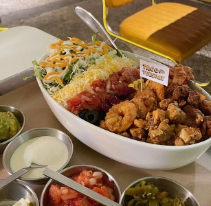 성수동으로 떠나는 세계여행, 성수동 맛집 5곳 매거진에 대한 사진입니다.
