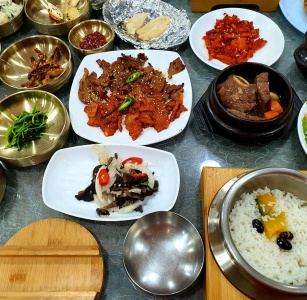 생방송투데이x식신 빅데이터 맛집-김천의 맛 매거진에 대한 사진입니다.