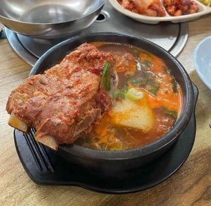 성시경이 줄 서게 만든 서울의 진짜 맛집 5 매거진에 대한 사진입니다.