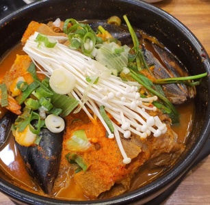한국인의 깊은 맛, 국물요리 맛집 5 매거진에 대한 사진입니다.