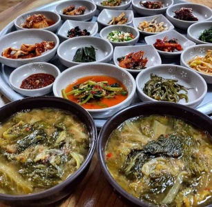 상다리 휘어진다! 대구 백반 맛집 5 매거진에 대한 사진입니다.