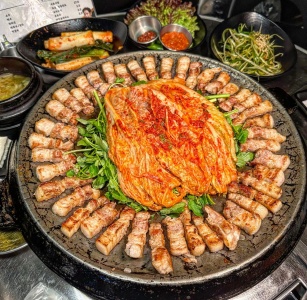 인플루언서 ‘맛탐영’이 추천하는 삼겹살 맛집 BEST 3  매거진에 대한 사진입니다.