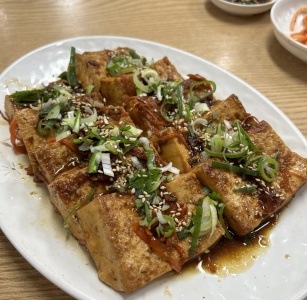 믿고 먹는 규슐랭의 전국 두부 맛집 베스트 5 매거진에 대한 사진입니다.