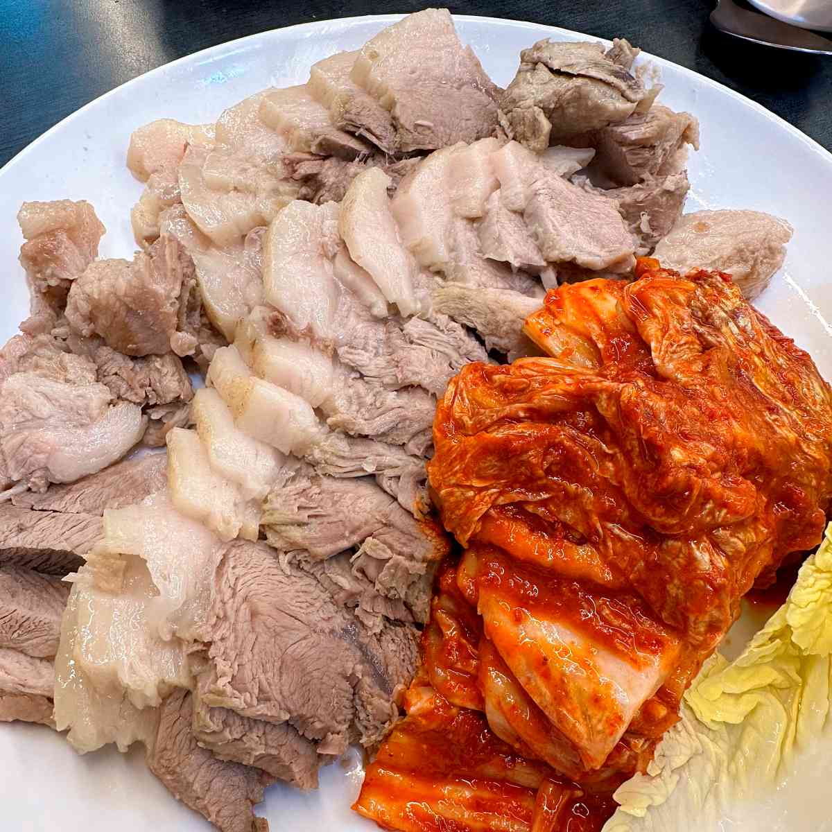가성비 최고의 보쌈정식 훼미리손칼국수보쌈 | 식신