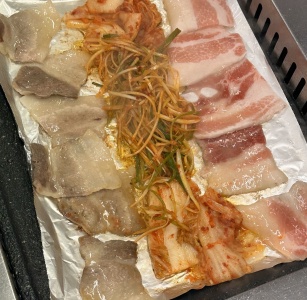 일요일에도 운영하는 압구정로데오 맛집 3 매거진에 대한 사진입니다.