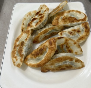 '자'연스럽게 '만'두 '추'가를 부르는 자만추 맛집 5 매거진에 대한 사진입니다.