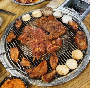 생방송투데이x식신 빅데이터 맛집-돼지갈비 매거진에 대한 사진입니다.