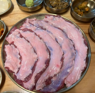 특수부위를 더욱 특수하게 즐기는 서울 고깃집 3곳 매거진에 대한 사진입니다.