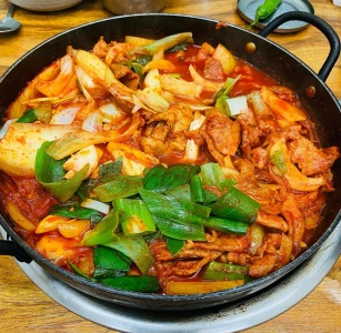 생방송투데이x식신 빅데이터 맛집-두루치기 매거진에 대한 사진입니다.