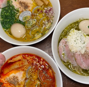 웨이팅 필수 HOT 한 신상 라멘 맛집 베스트 5 매거진에 대한 사진입니다.