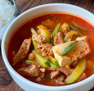 마음이 푸근해지는 애호박돼지찌개 맛집 5 매거진에 대한 사진입니다.