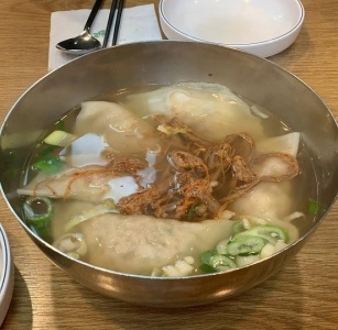 온 가족의 명절음식! 만둣국 맛집 베스트 5 매거진에 대한 사진입니다.
