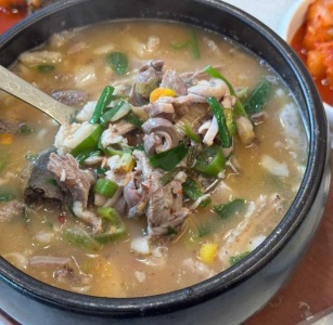 줄서야 먹을 수 있는 전국순대 신흥강자 5 매거진에 대한 사진입니다.