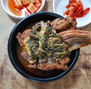 생방송투데이x식신 빅데이터 맛집-뼈해장국 매거진에 대한 사진입니다.