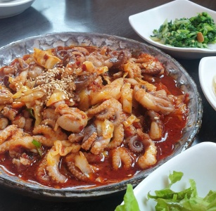 생방송투데이x식신 빅데이터 맛집-쭈꾸미볶음 매거진에 대한 사진입니다.