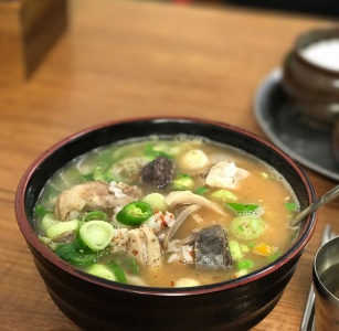 범상치 않은 내공의 순댓국, 신당동 ‘약수순대국’ 매거진에 대한 사진입니다.