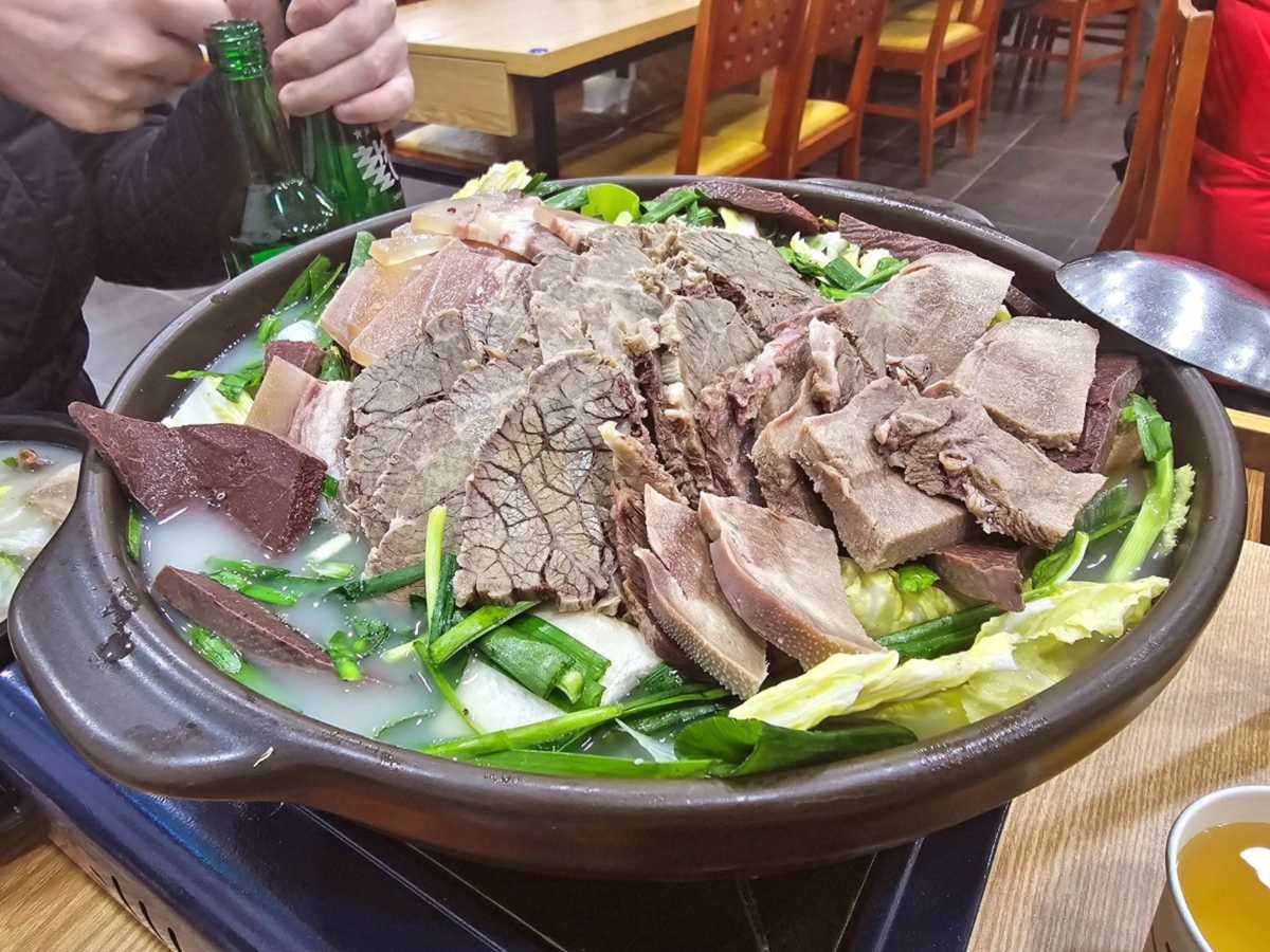 맑은 국물에 120년 역사를 담다, 견지동 ‘이문설렁탕’