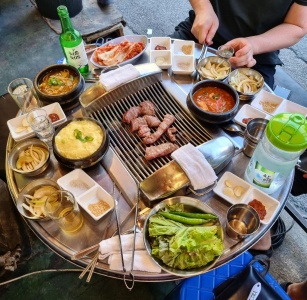 야외에서 즐기는 야장 삼겹살 BEST 5 매거진에 대한 사진입니다.