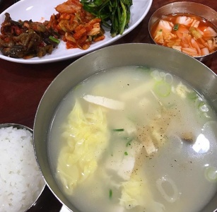 반세기 이어온 북엇국 한 그릇의 위로, ‘무교동북어국집’ 매거진에 대한 사진입니다.