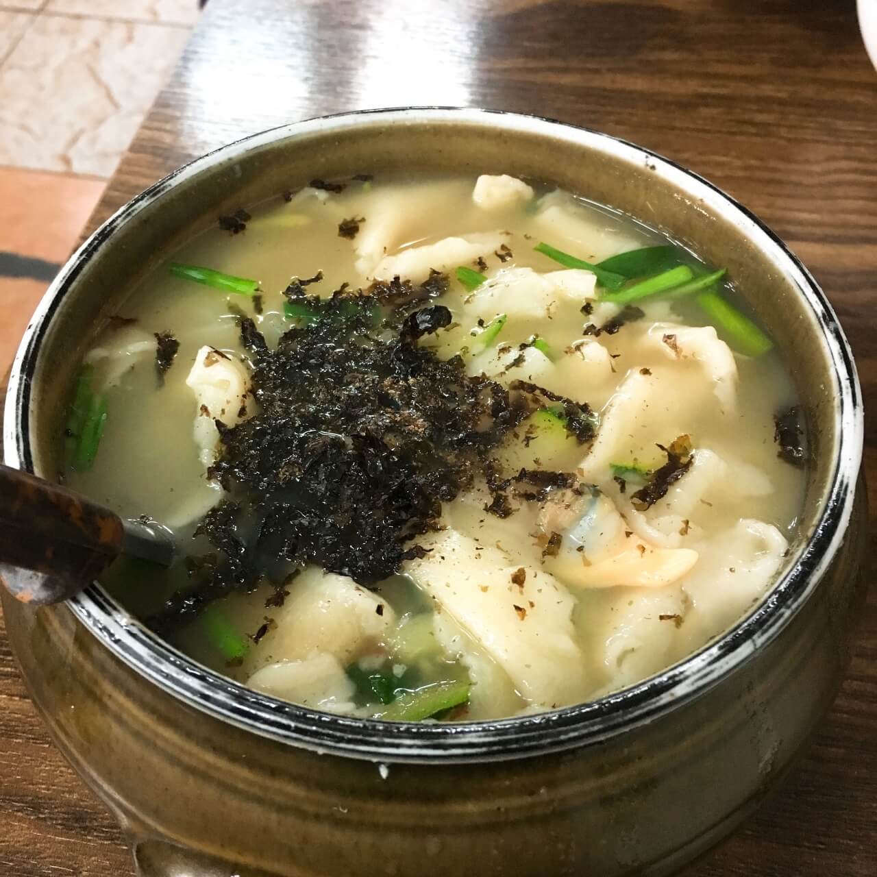 항아리에 담긴 40년 손맛, 북촌 ‘삼청동수제비’