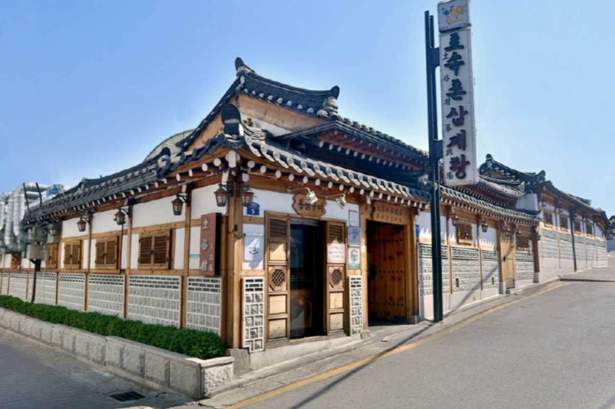 무더위를 이기는 기운 넘치는 최고의 보양식! 체부동 ‘토속촌 삼계탕’