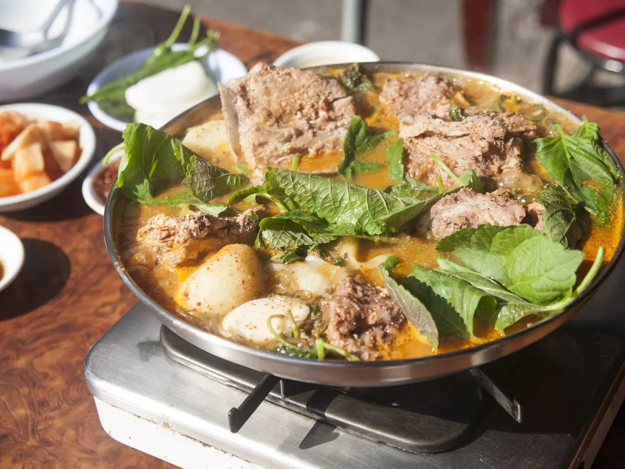 서울·수도권 감자탕 맛집 3 – 영양듬뿍 진하게 끓인 맛