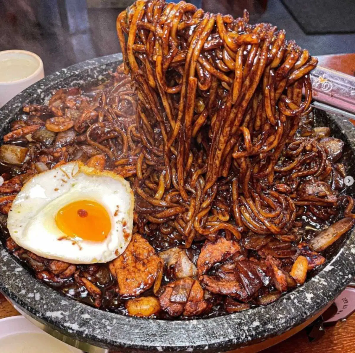 서울·수도권 돌판짜장 맛집 3 – 불향과 열기가 살아 있는 맛