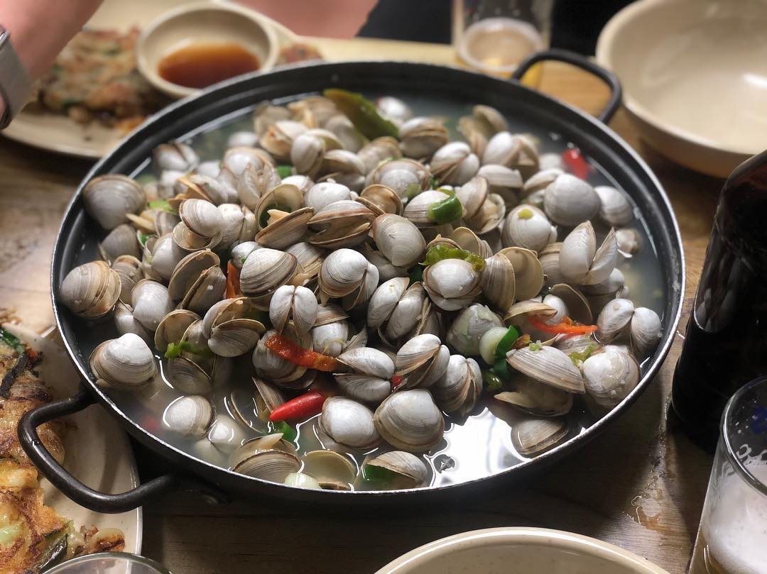 오씨칼국수 ― 탕! 물총 조개가 쏘는 마법