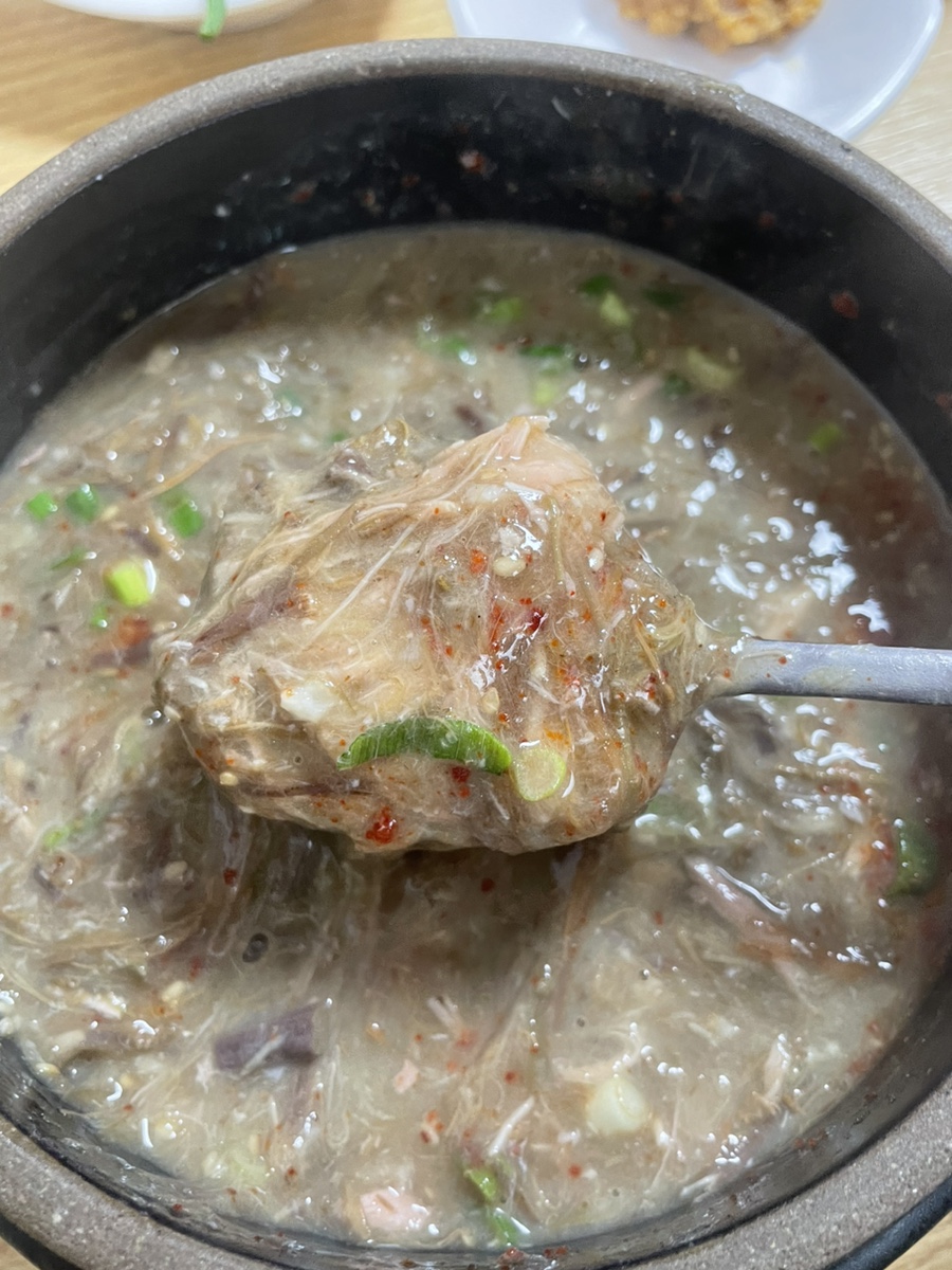 제주시 '우진해장국' - 새벽을 여는 배지근한 고사리 해장국의 깊은 맛