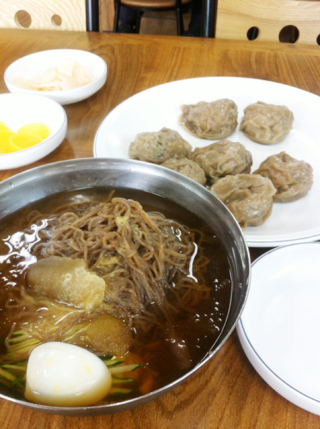 하르방밀면 매장 방문 후 남겨주신 고객 리뷰 사진입니다.