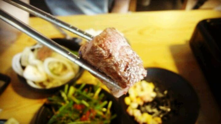 LA식당 매장 방문 후 남겨주신 고객 리뷰 사진입니다.
