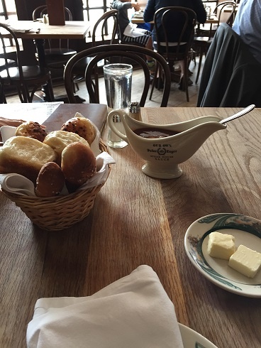 Peter Luger Steak House (피터루거스테이크하우스) 매장 방문 후 남겨주신 고객 리뷰 사진입니다.