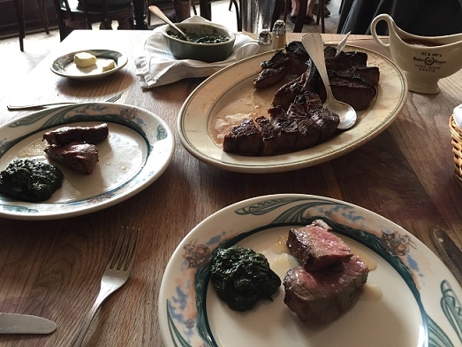 Peter Luger Steak House (피터루거스테이크하우스) 매장 방문 후 남겨주신 고객 리뷰 사진입니다.