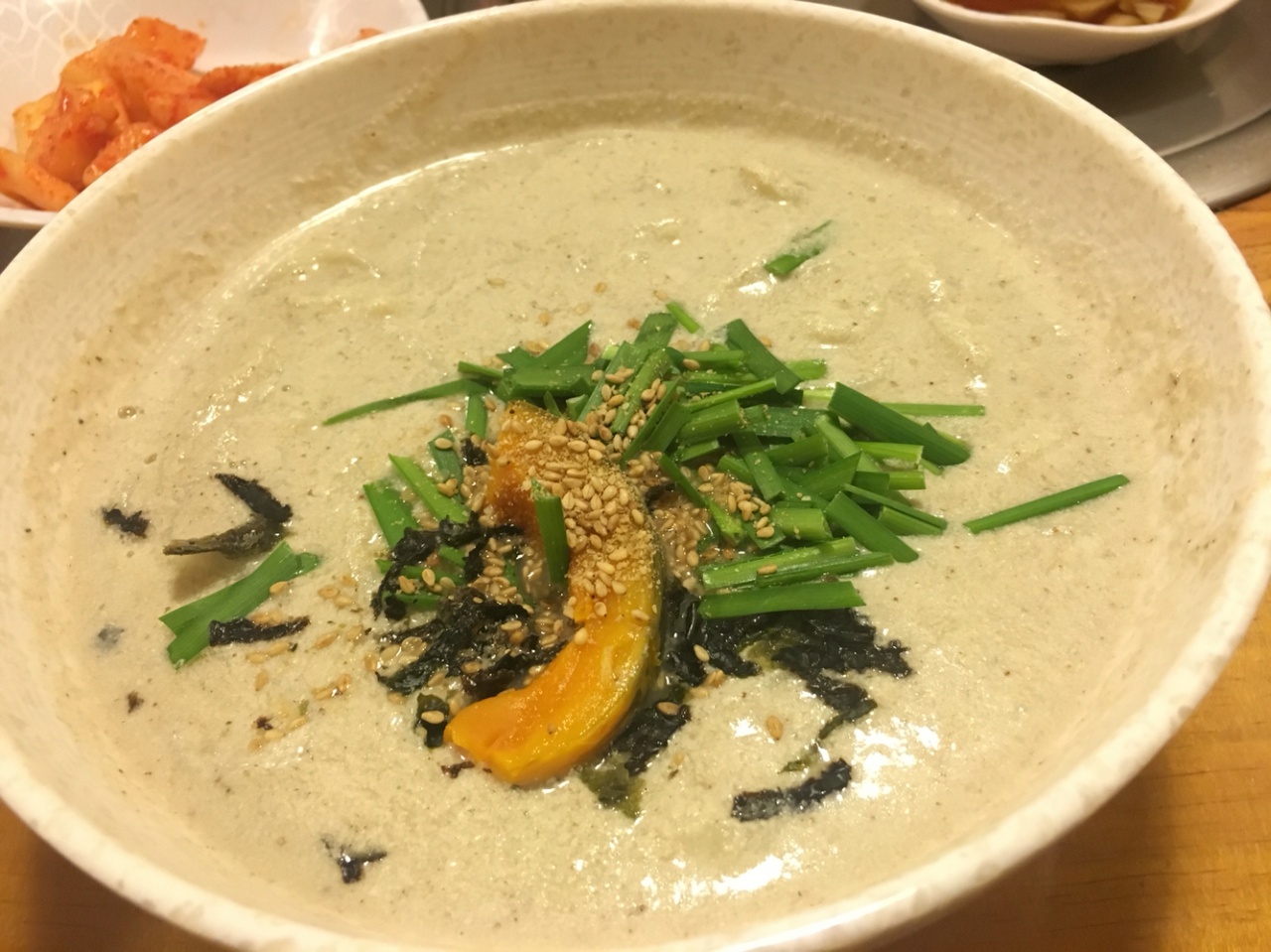 홍대밀방 매장 방문 후 남겨주신 고객 리뷰 사진입니다.