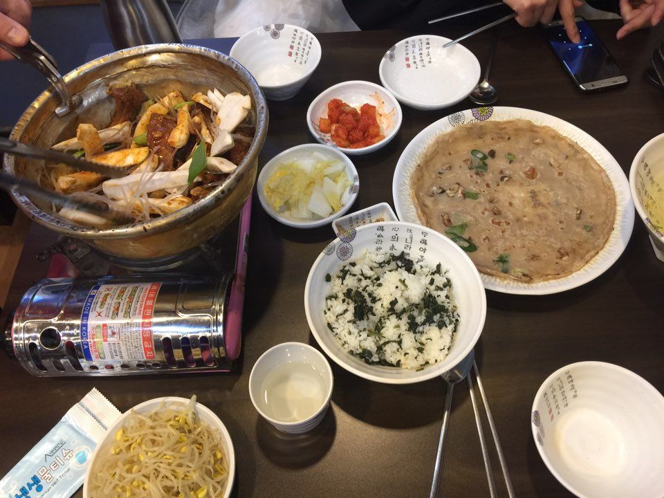 두꺼비식당 매장 방문 후 남겨주신 고객 리뷰 사진입니다.