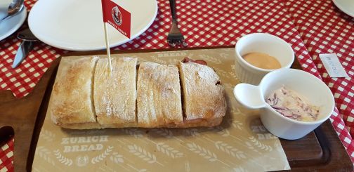 Zurich Bread Factory and Café  매장 방문 후 남겨주신 고객 리뷰 사진입니다.
