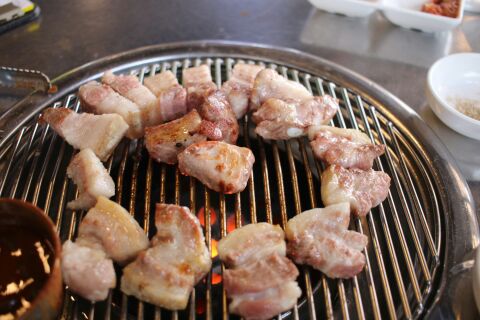 돈사돈 매장 방문 후 남겨주신 고객 리뷰 사진입니다.