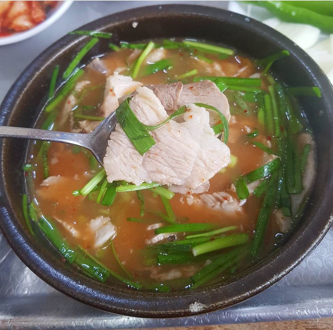 수영돼지국밥 매장 방문 후 남겨주신 고객 리뷰 사진입니다.