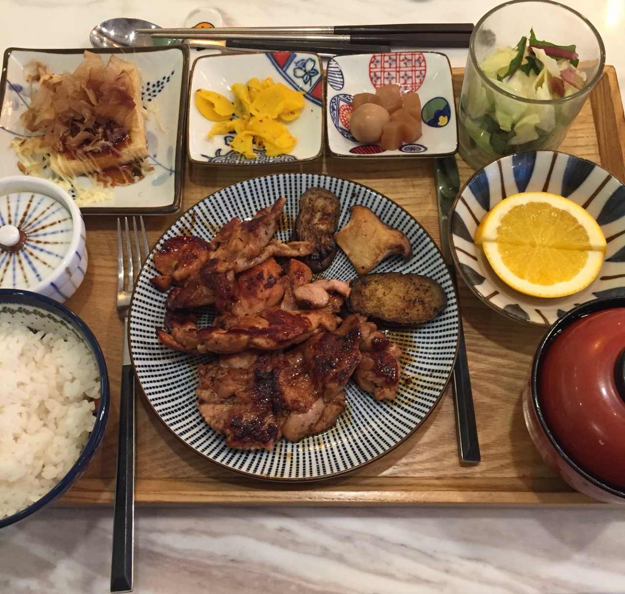 윤휘식당 매장 방문 후 남겨주신 고객 리뷰 사진입니다.