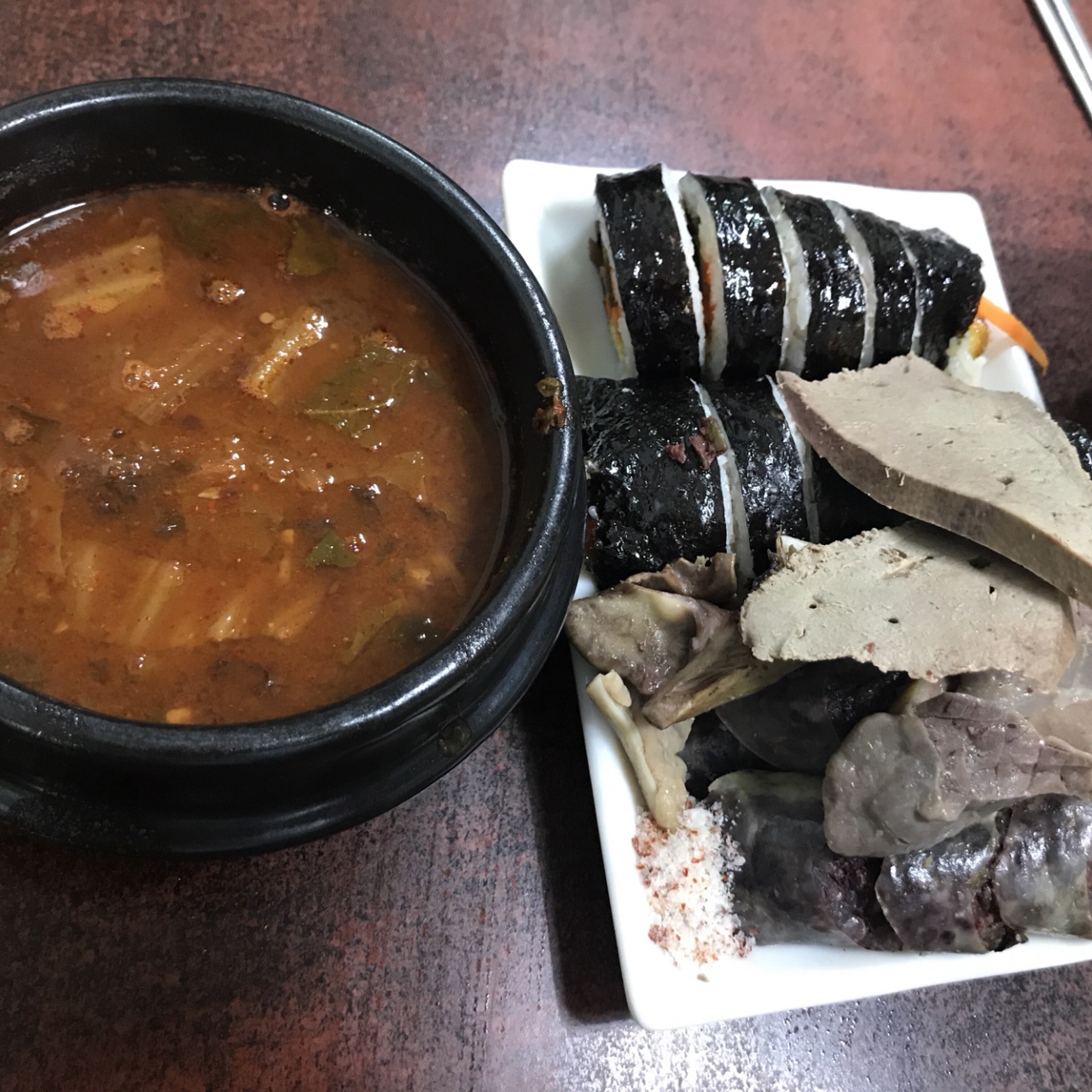 돈암순대 매장 방문 후 남겨주신 고객 리뷰 사진입니다.