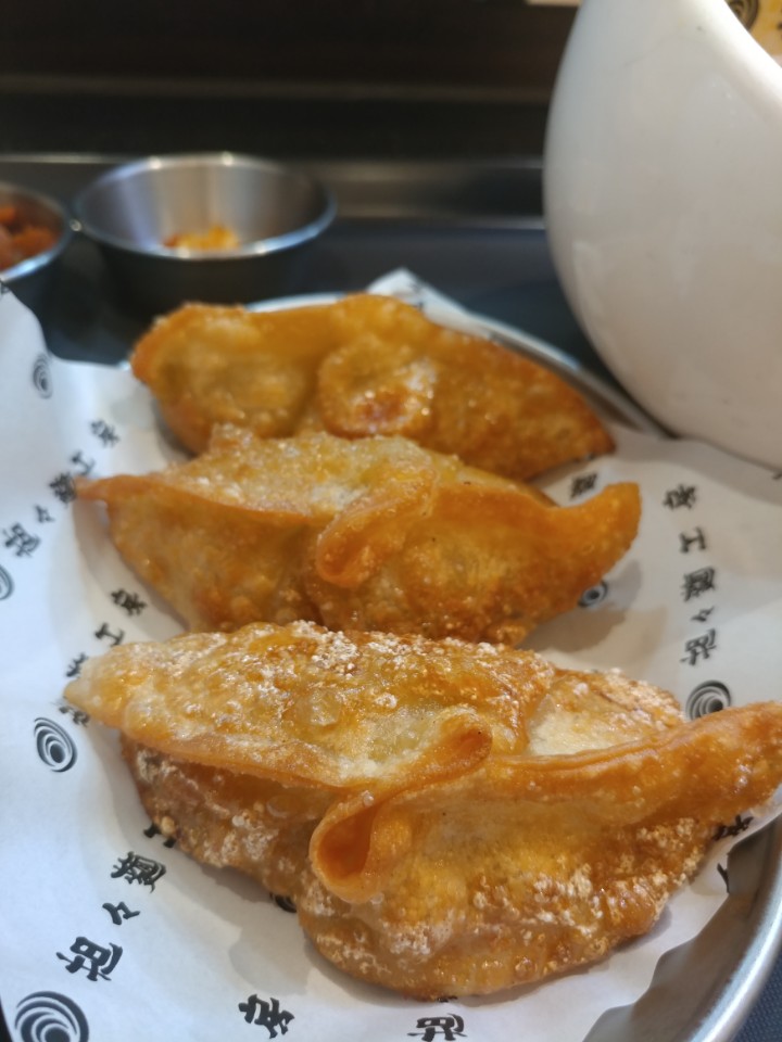 탄탄면공방 강남신세계점 매장 방문 후 남겨주신 고객 리뷰 사진입니다.