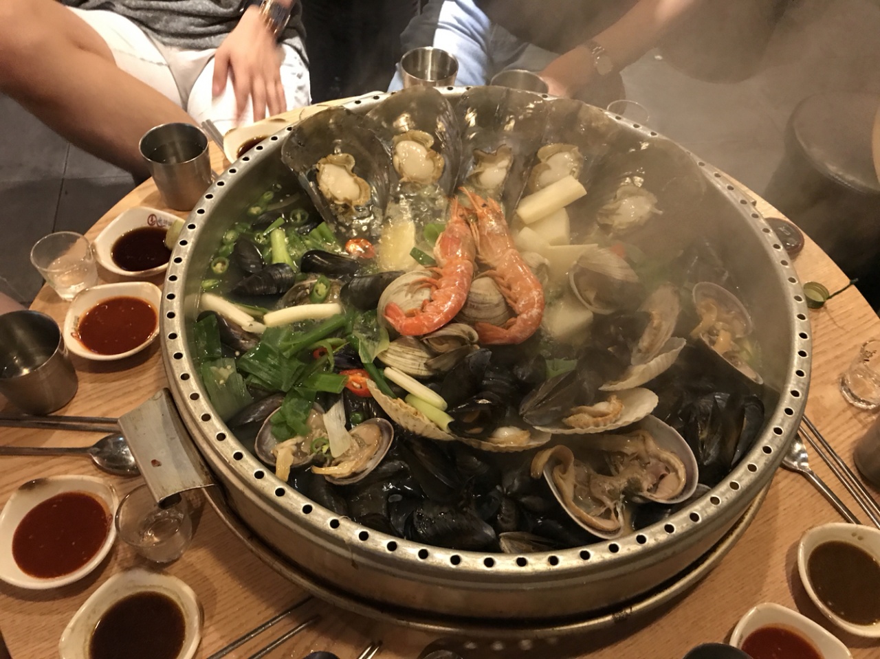 숙이네조개전골 강남역점 매장 방문 후 남겨주신 고객 리뷰 사진입니다.