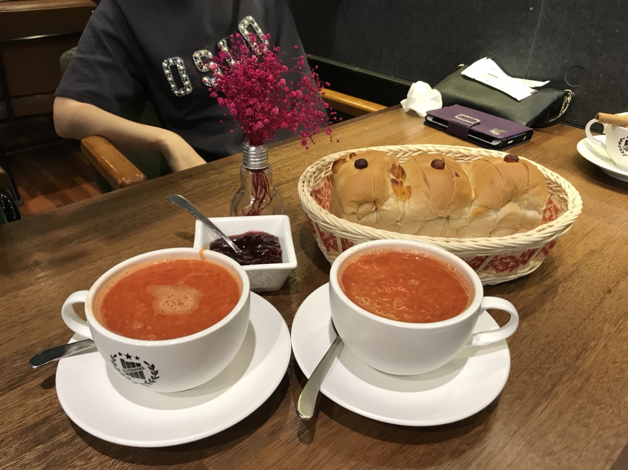 HANDSOME COFFEE 매장 방문 후 남겨주신 고객 리뷰 사진입니다.