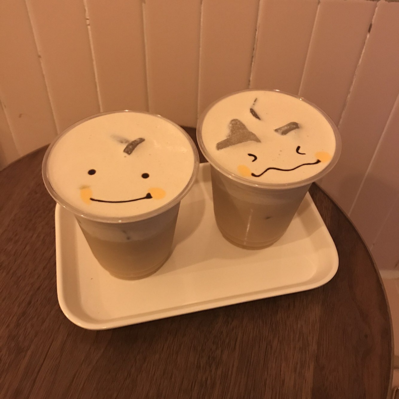 카페 휩 매장 방문 후 남겨주신 고객 리뷰 사진입니다.