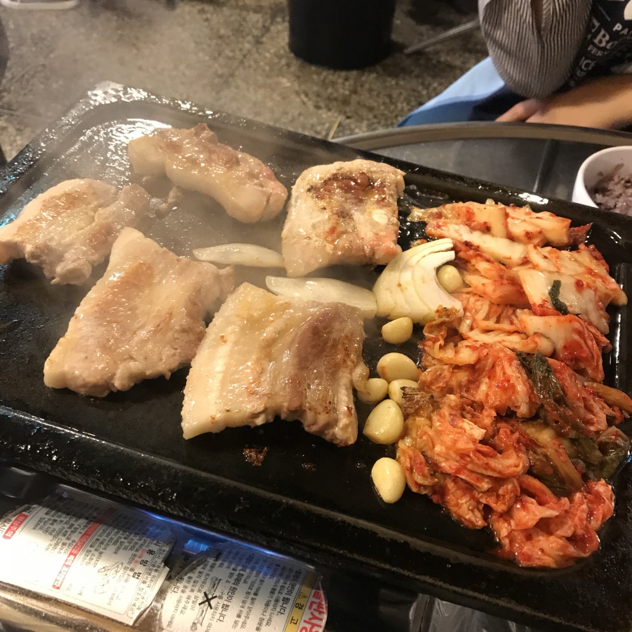 신김치생삼겹살 매장 방문 후 남겨주신 고객 리뷰 사진입니다.