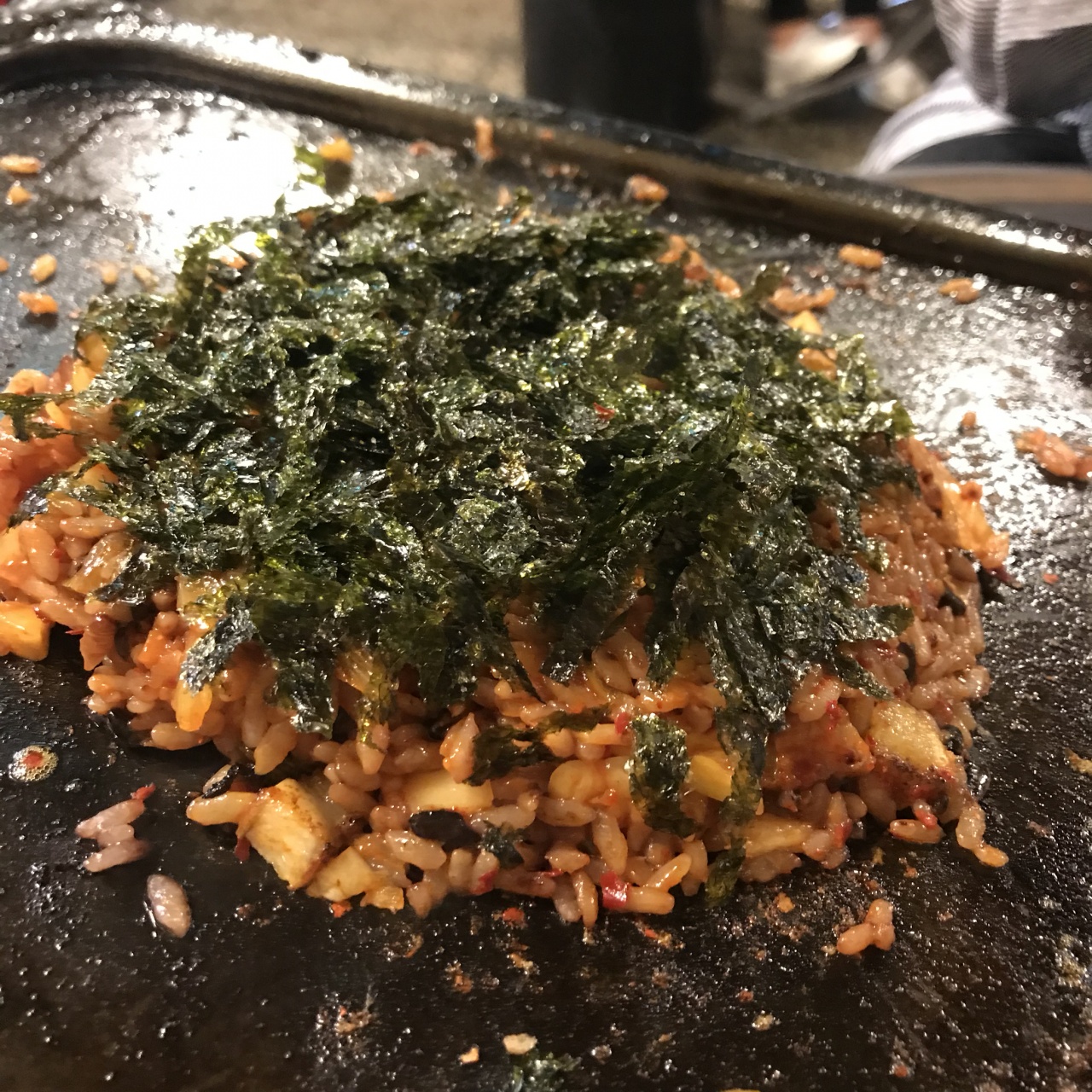 신김치생삼겹살 매장 방문 후 남겨주신 고객 리뷰 사진입니다.