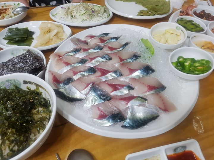 자리돔횟집  매장 방문 후 남겨주신 고객 리뷰 사진입니다.
